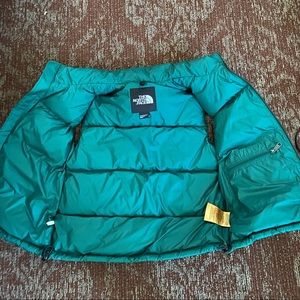 MEDIUM WOMENS NORTH FACE VEST